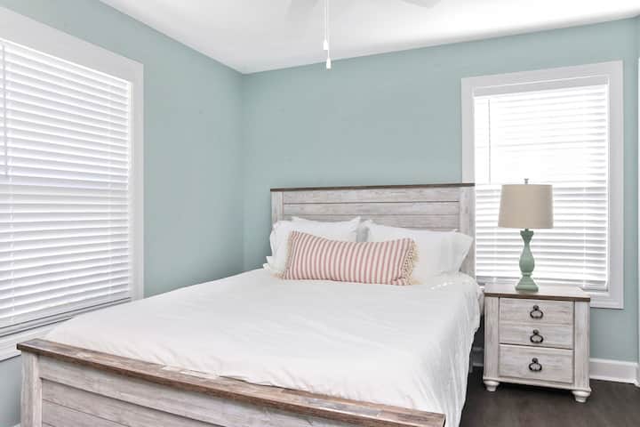 Очакват ви удобни мебели и очарователни детайли!