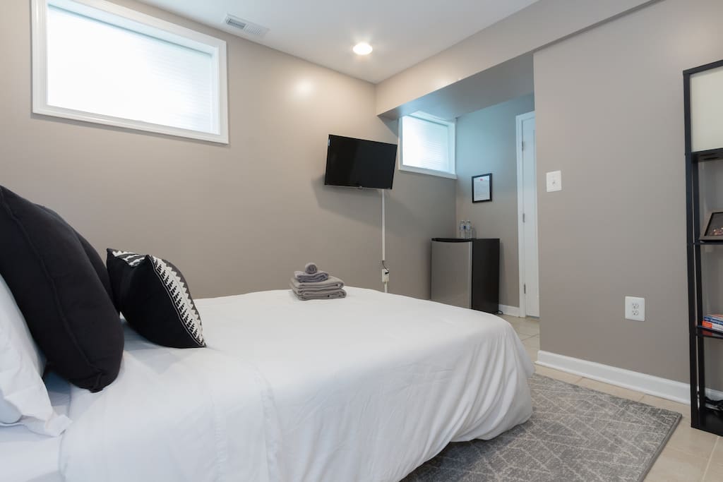 Sheer pull down blinds still allow for natural sunlight to come in.