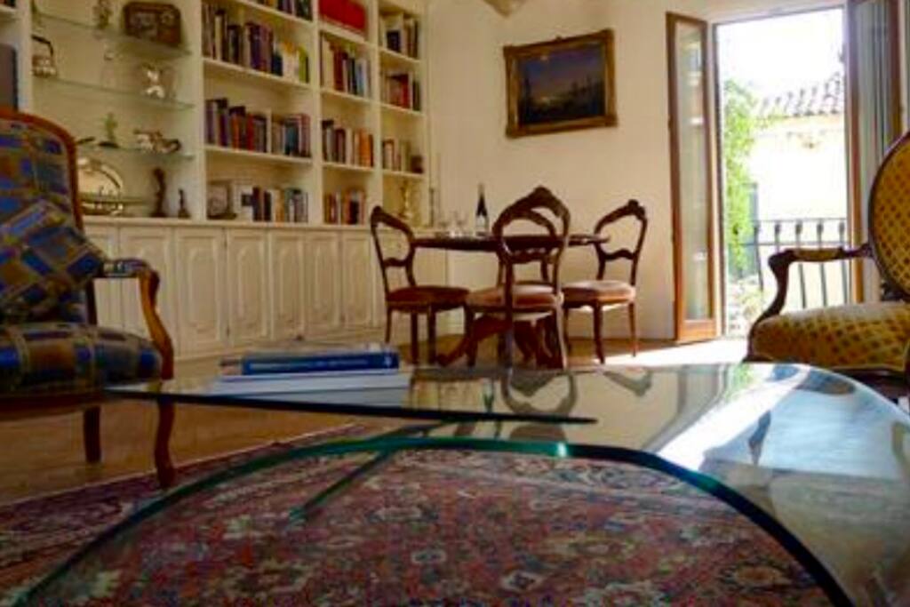 Lounge/Dining room with sunny balcony