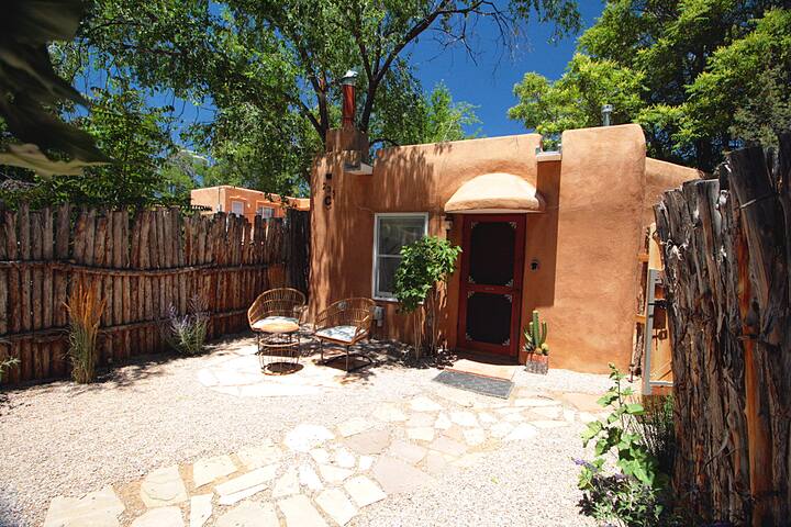 ★Respite on Rosario★ | Patio | 10min Walk to Plaza