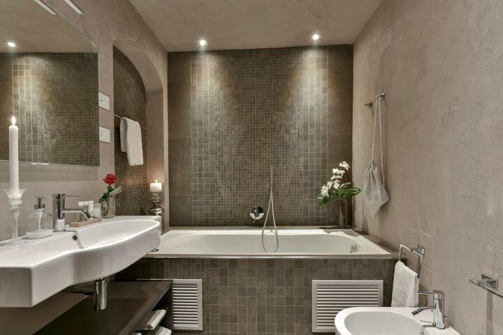 Complimentary wine w/ infra-red Sauna gallery image 2