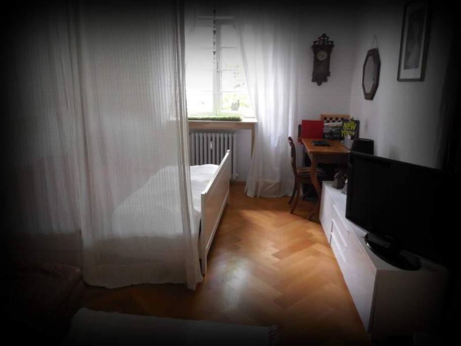 Masterbedroom (160cm) / TV Room