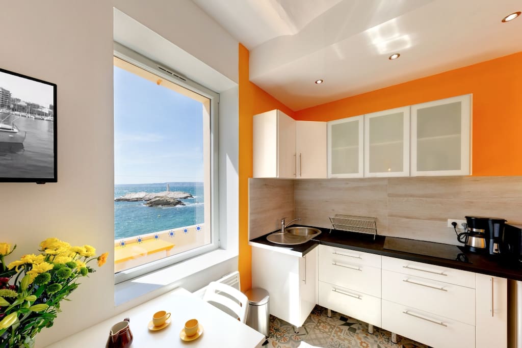 Cusine - salle à manger avec vue sur mer