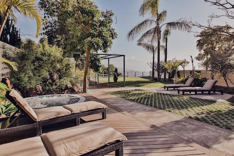 The Circular Villa - jacuzzi, hiking & vineyards