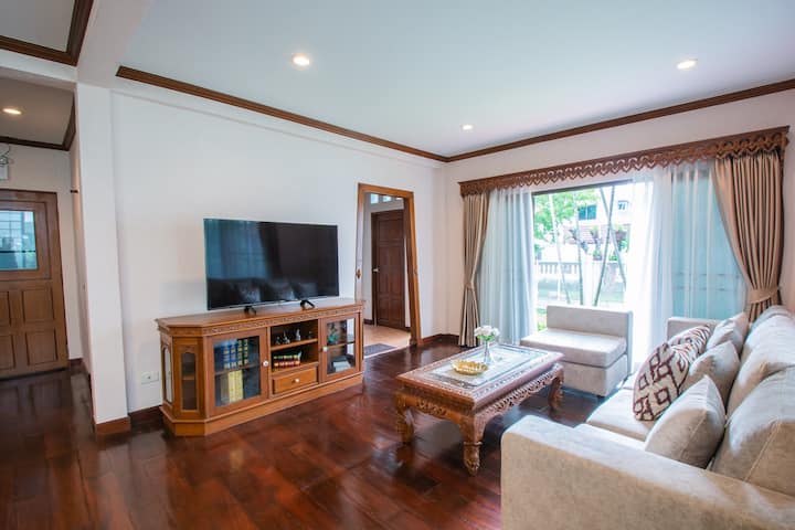 Best Location *Cbd*3br/8p*pool*garden*bts*sathorn* - Bangkok