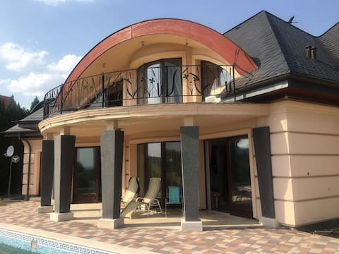 Family house w swimming pool⛱ and Lake panorama ☀️