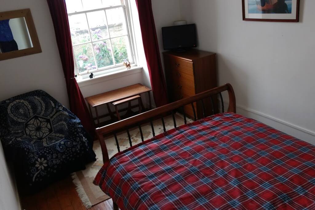 Double bedroom with sea view