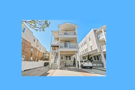 Wildwood First Floor Condo w/ Off Street Parking