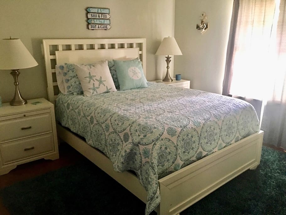 The Cape Cod Room: Queen