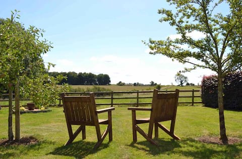 Cotswolds studio apartment with breathtaking views