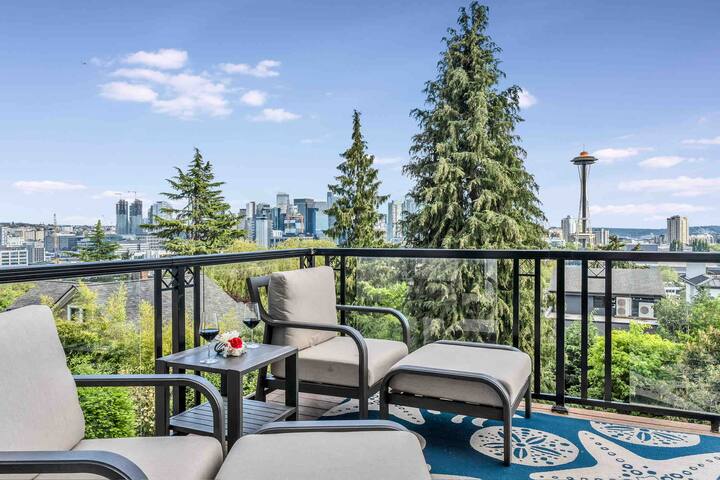 Fabulous Space Needle Views in Queen Anne gallery image 4