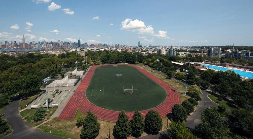 Lux Greenpoint PH 15 Foot Windows, Views& Terrace gallery image 4