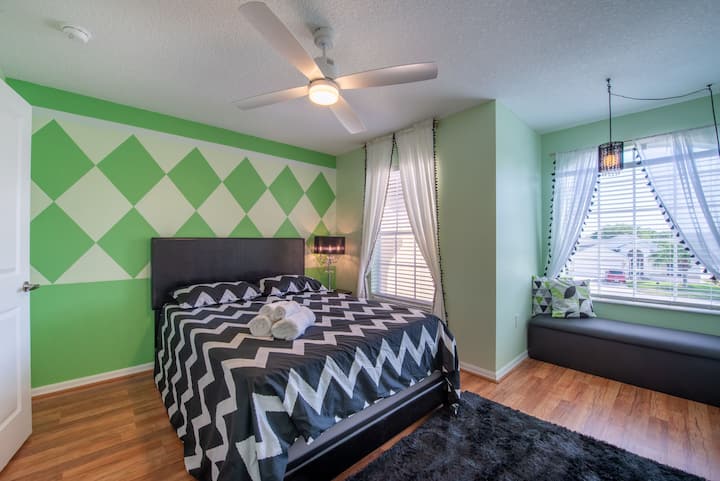 Cama tamaño queen con baño Jack Jill 