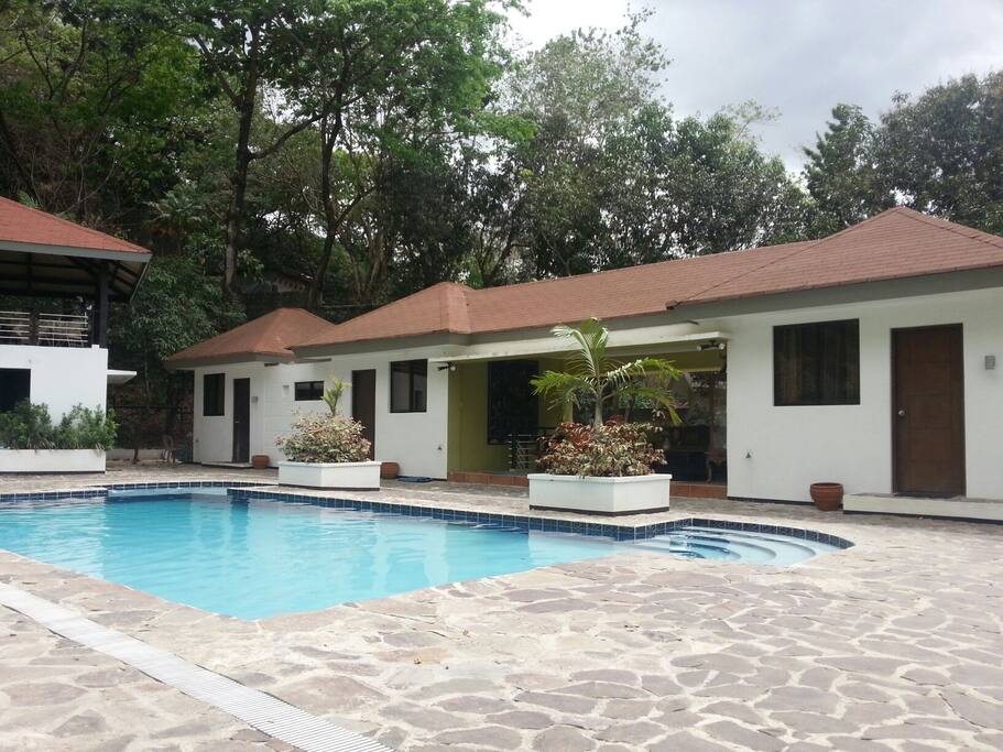 When we say poolside, we mean it.
