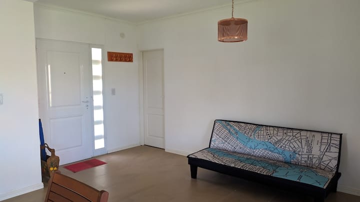 כניסה ראשית וחדר אוכל