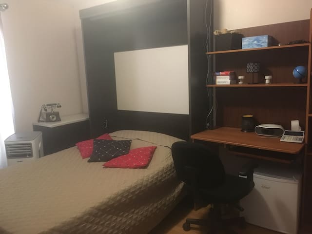 Chambre # 4
24 h/24- 1-3pers.