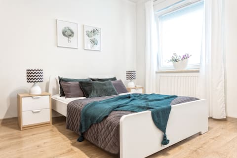 Top performing Airbnb: Tespis Apartments No.5 (Francuska 100A/4) in Osiedle Paderewskiego Muchowiec