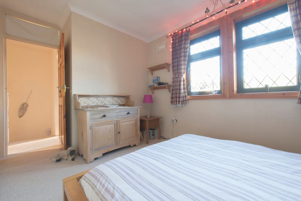 Double bedroom overlooking mature rear garden
