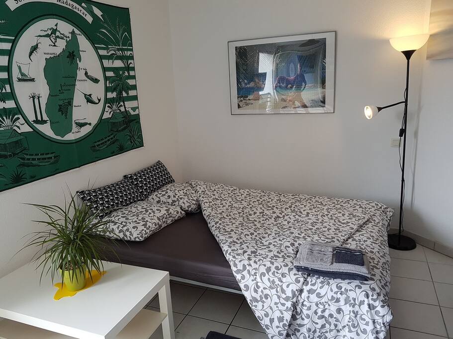 Qui se transforme en un bon lit très confortable!