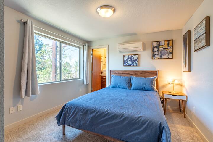 Modern 4BR home in trendy Portland neighborhood gallery image 4