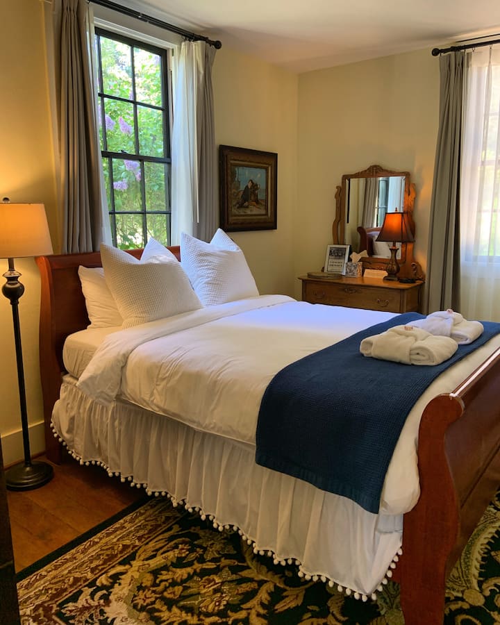 The Historic Wolf Creek Inn PET FRIENDLY Boutique hotels for Rent