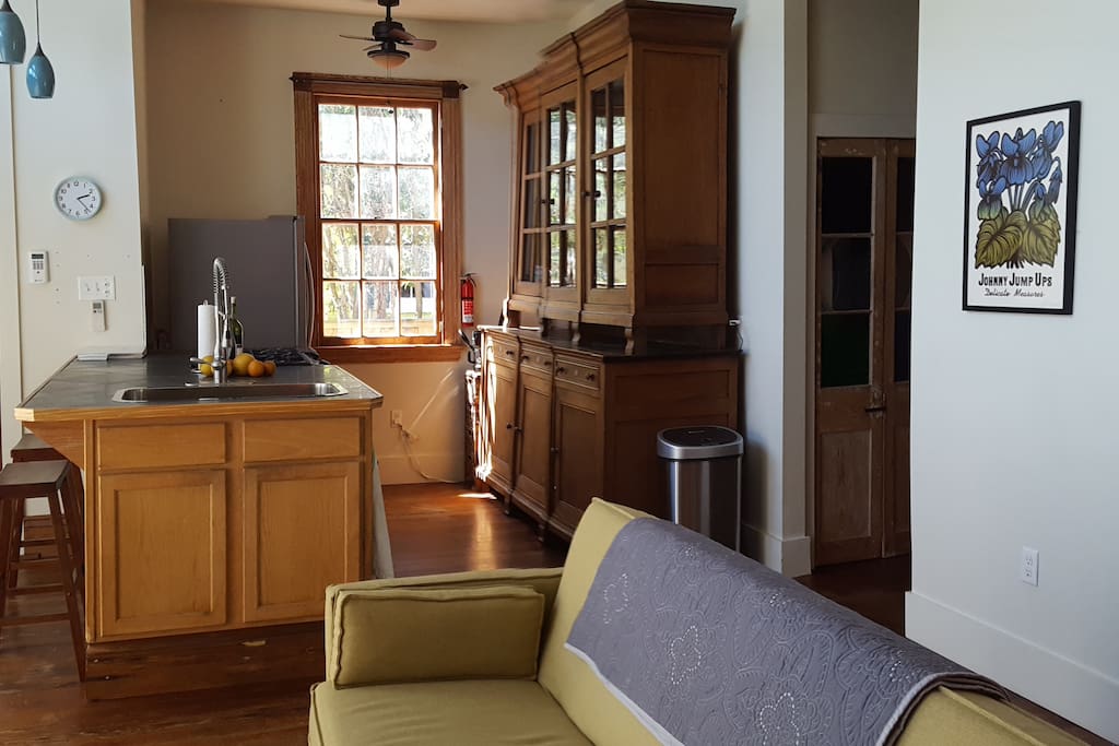 Kitchen with plenty of space for cooking, plenty of light