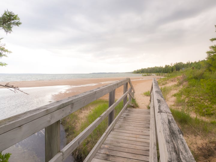 Spacious End Unit Family Friendly Harbor Fun! Condominiums for Rent