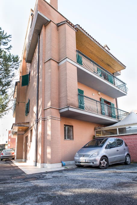 Flatinrome Fiera Complex - Building with private parking space
