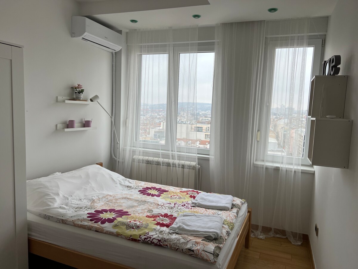 ห้องนอน 2 พร้อมเตียงคู่ขนาด 140x200 ซม.