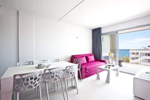 Top Airbnb: Sea View Apartment 3 bedrooms in Playa den Bossa in Eivissa