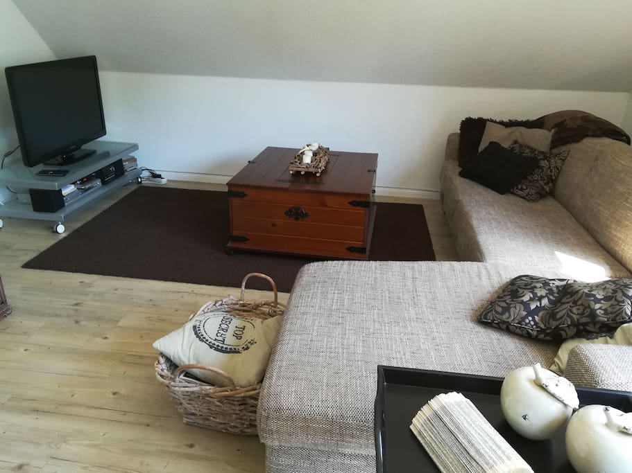 Wohnbereich mit komfortablen ausziehbarem Sofa 1,40 x2,00 m