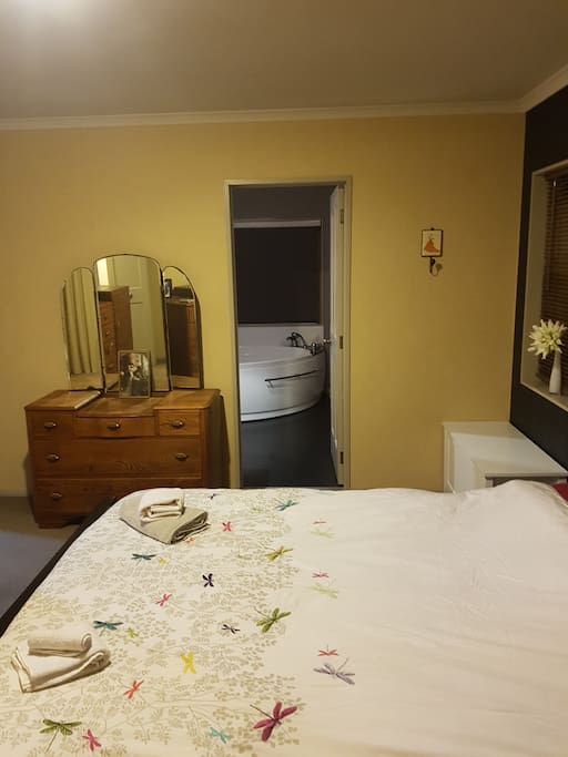 queen room with ensuite
