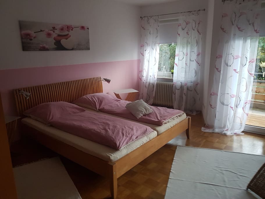 Schlafzimmer 1