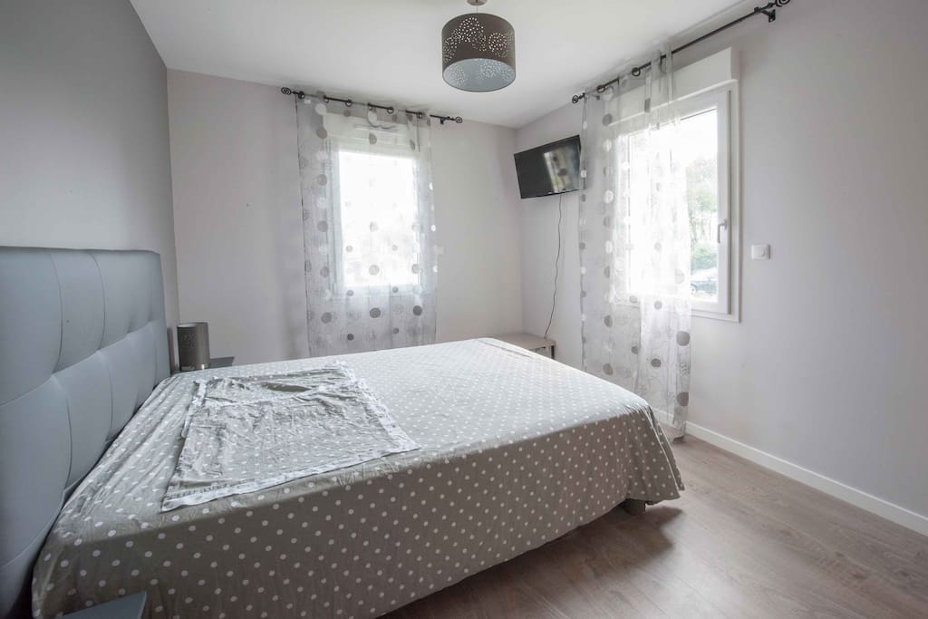 2ème chambre avec salle d'eau