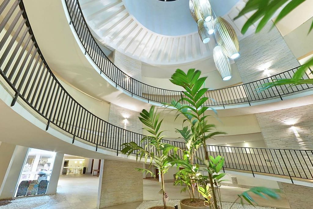 Escadas no Interior do Hotel Turismo