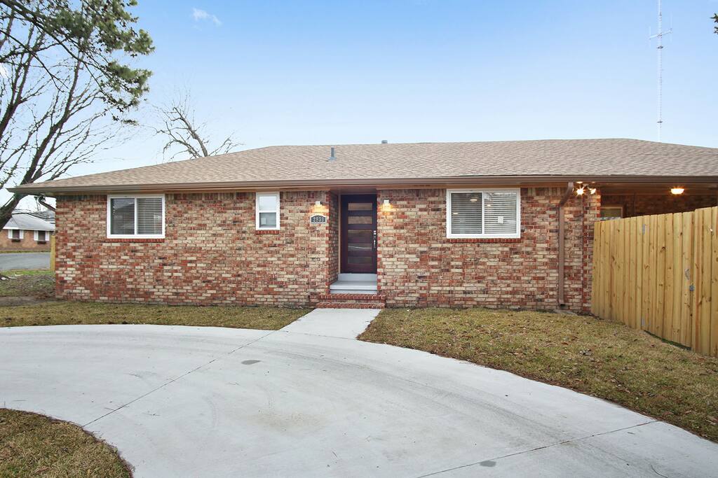 Front Yard W/ Parking