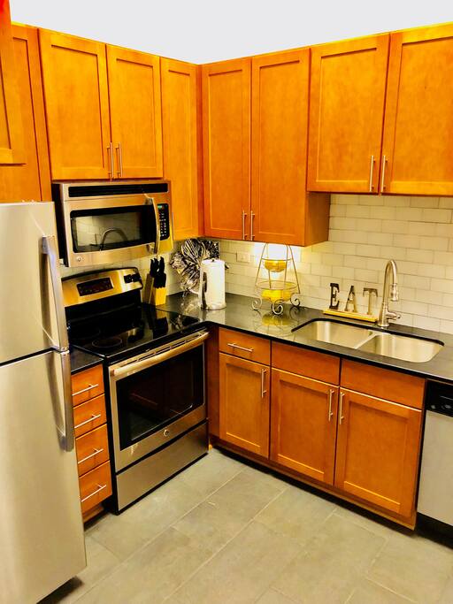 Full service kitchen stocked with all the cooking essentials you need to prepare the meals you love!