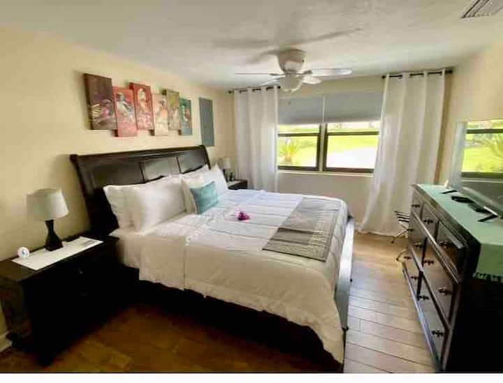 חדר שינה ראשי מס '2 ליד המטבח.