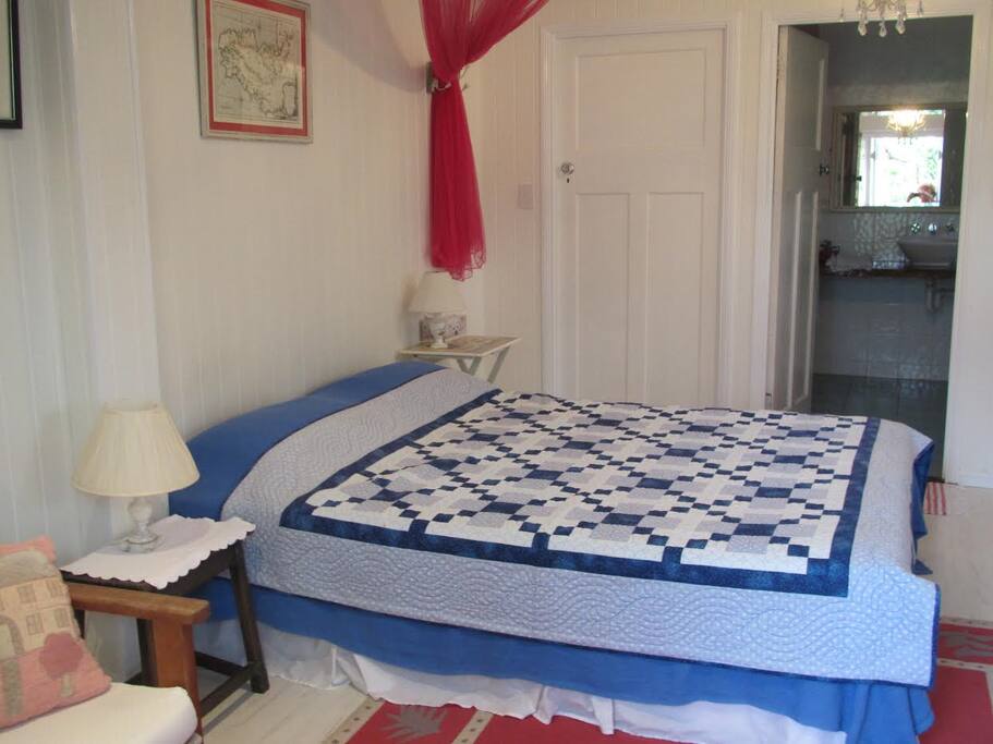 Queen bed with ensuite