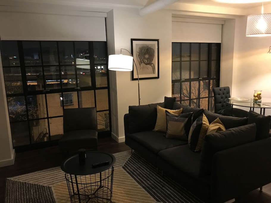 Living area w/Floor to Ceiling Windows