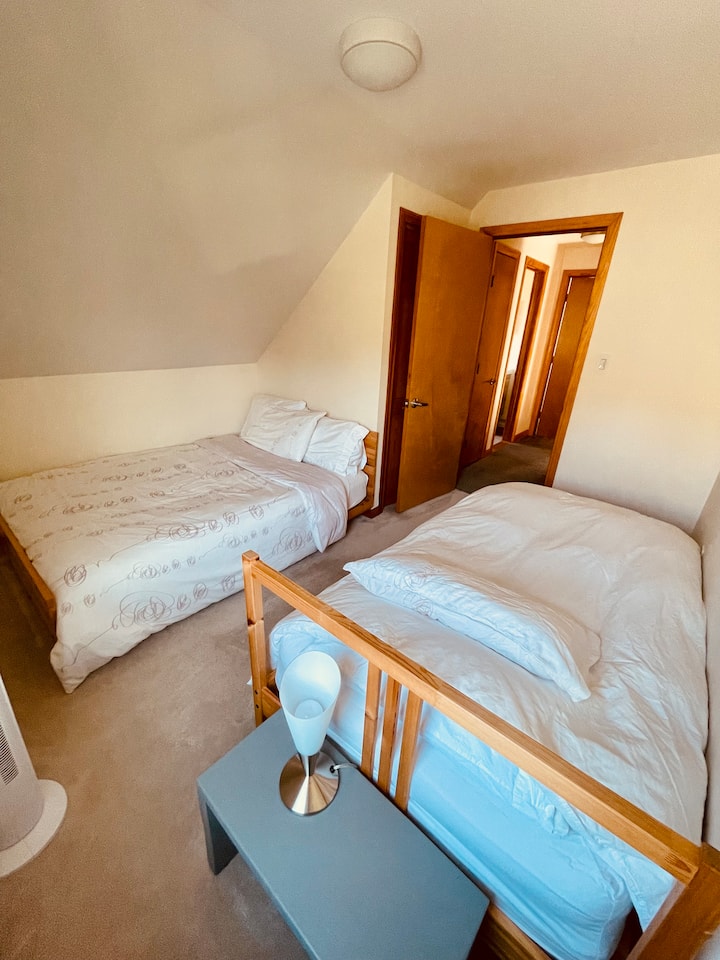 3er dormitorio: cama doble y cama doble