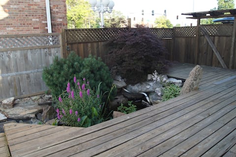 Broadway Place - The Place for Friends & Family