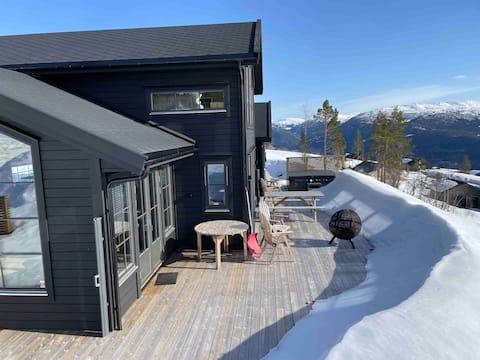 Modern mountain cabin in Voss with panoramic views