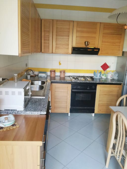 Full kitchen with eating area