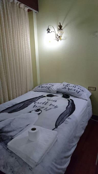 Cama matrimonial.