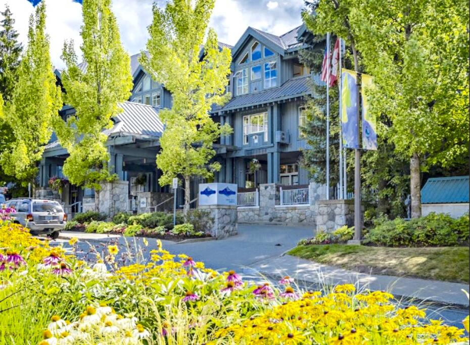 The Glacier Lodge offers a full-service, hotel-style front desk for seamless check in with a real person! (no finicky lock-boxes or running around to get keys!)
