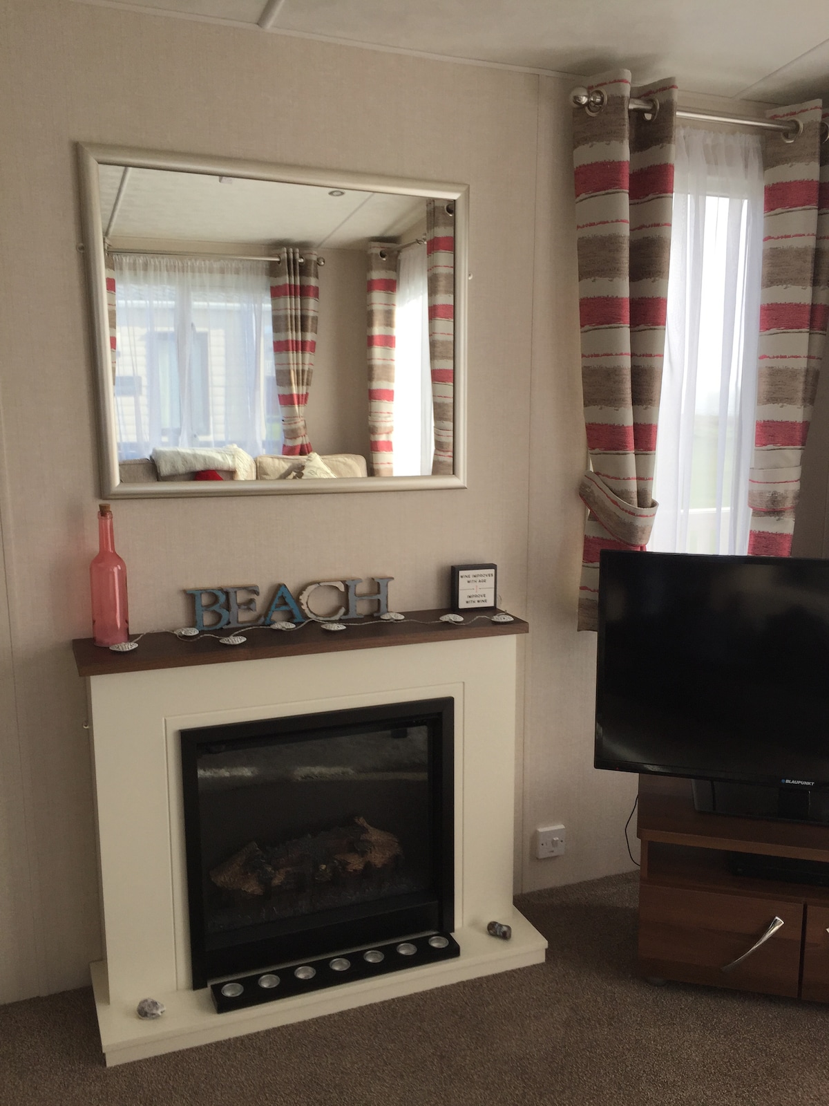 Top performing Airbnb: Lovely static caravan with stunning sea views. in New Milton