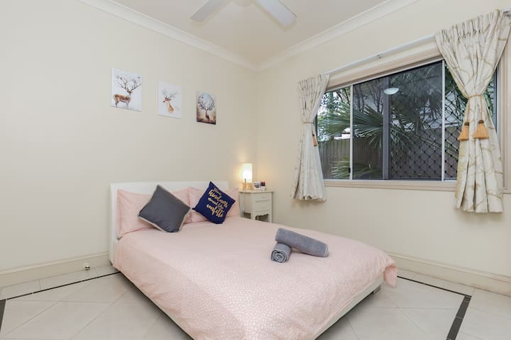 Brisbane city & airport  Cairns double room