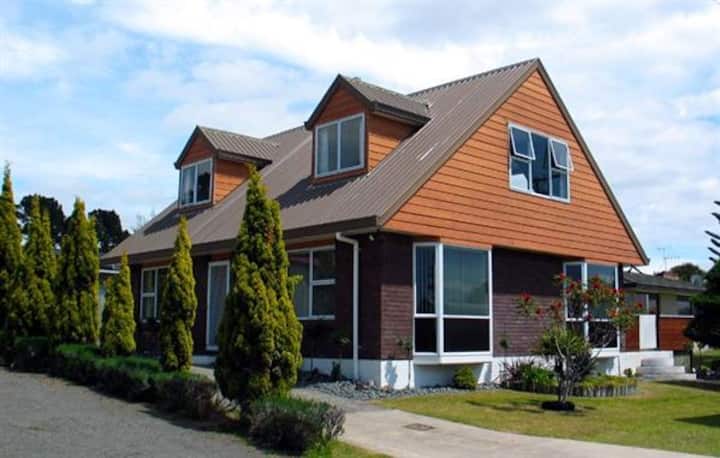 9 Hole B&B