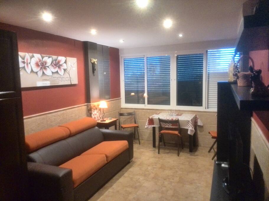 Partie salon avec canapé-lit